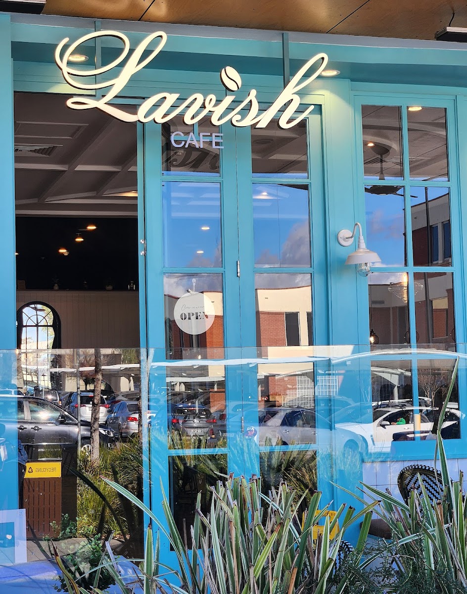 Lavish Cafe